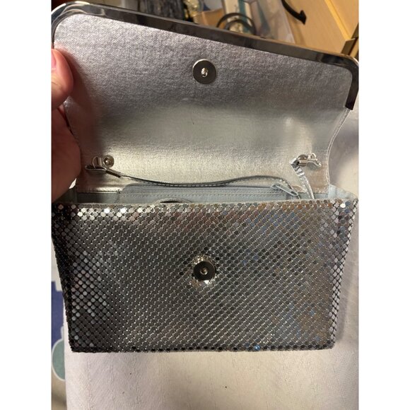 BUENO Silver Mesh Metal Evening Clutch Purse Diagonal Pattern Removable Strap - Picture 3 of 8